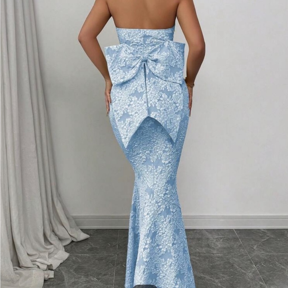 Elegant Blue Floral Gown - Picture 4 of 4
